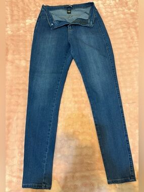 Fashion Nova Women’s Dark Washed Blue Slim Jeans